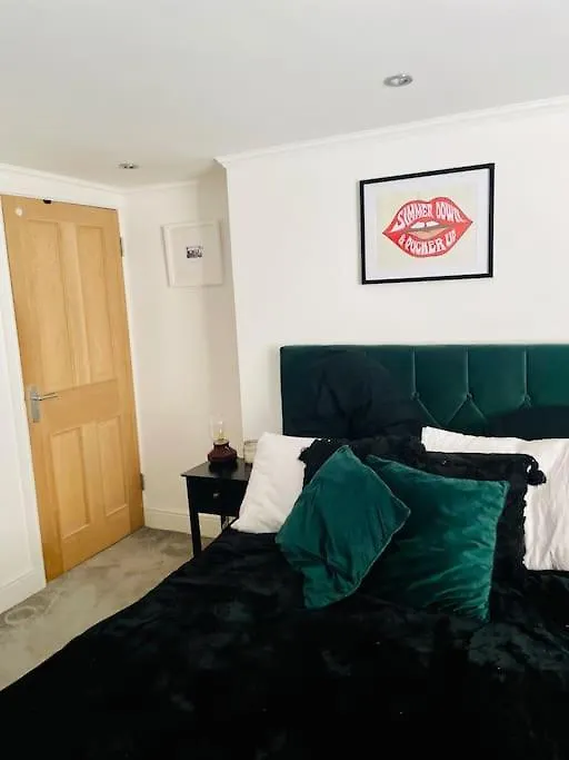 Apartment Grade II Boho Home In The Heart Of Oxford St. Southampton United Kingdom