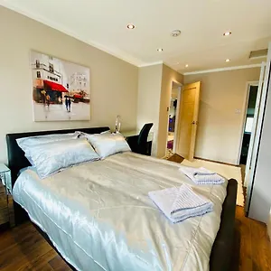 https://modern-stylish-apartment-at-brighton-station.brighton-hotels-england.com