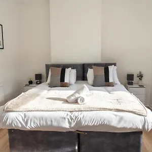https://3-bed-house.cardiffhotelswales.com