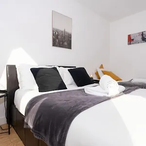 https://cozy-2-bed-apartment-in-central-london.brighton-hotels-england.com